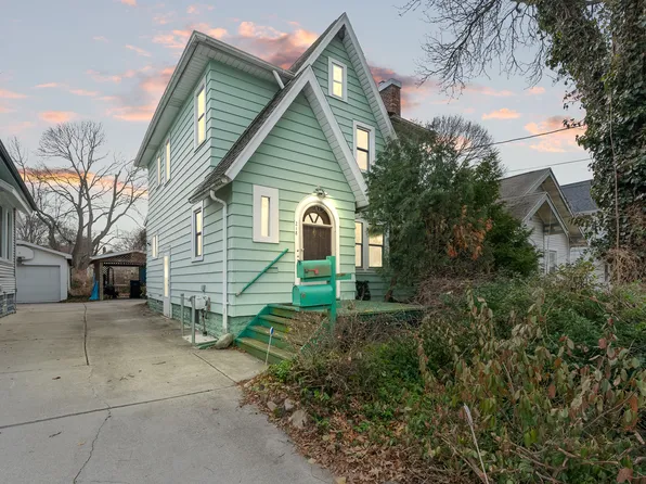 218 N Magnolia Ave, Lansing, MI 48912