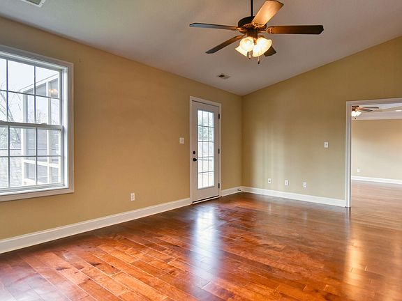 5th image of 5834 Metropolitan Way