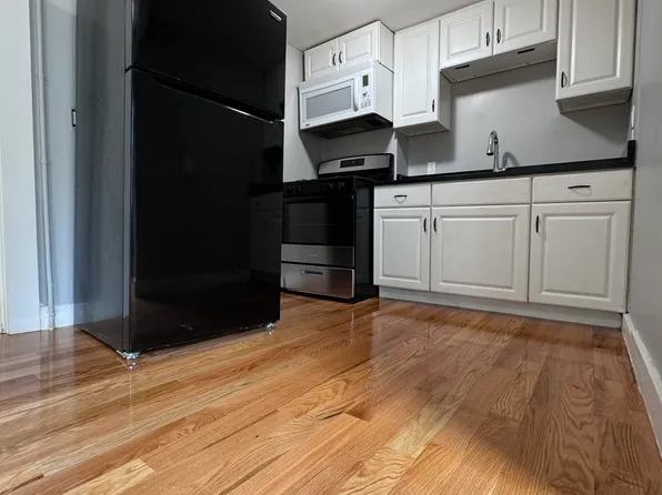 71 Pine St #55, Nashua, NH 03060