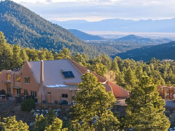 98 La Barbaria Trl, Santa Fe, NM 87505