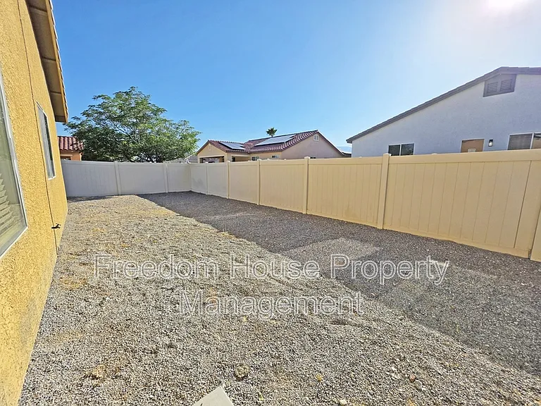 6451 Goodale St — Photo 45