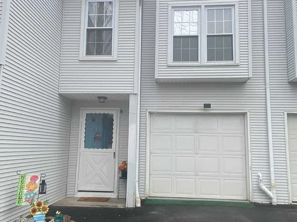 24 Deerwood Lane #3, Waterbury, CT 06704