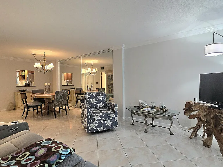 1161 Hillsboro Mile #107 — Photo 16