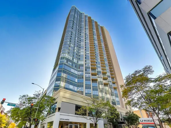 111 W Maple St APT 1503, Chicago, IL 60610