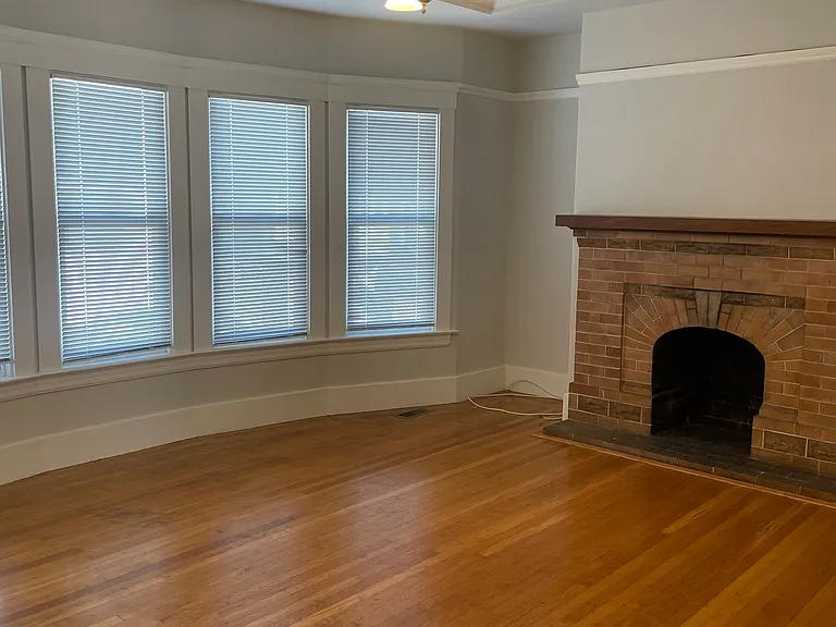 227 Louisburg St #UP — Photo 4