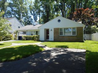 5906 Wilson Ln, Bethesda, MD 20817