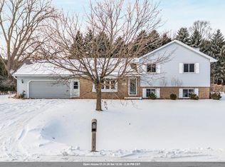 1951 Amy Jo Dr, Oshkosh, WI 54904