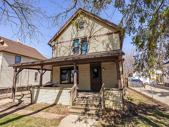 2nd image of 820 Spring St