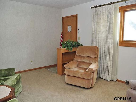 3rd image of 7866 Lakeview Dr