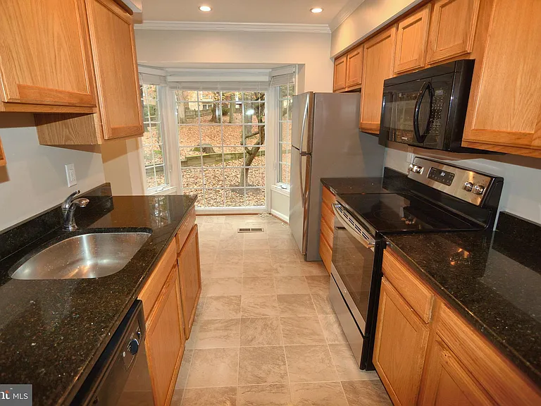 1666 Albermarle Dr — Photo 6