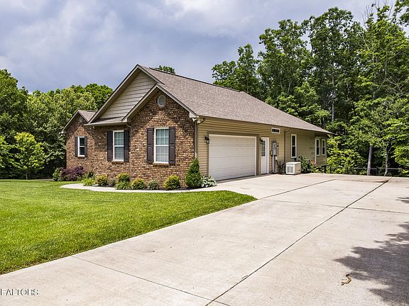 2nd image of 680 Camelia Dr