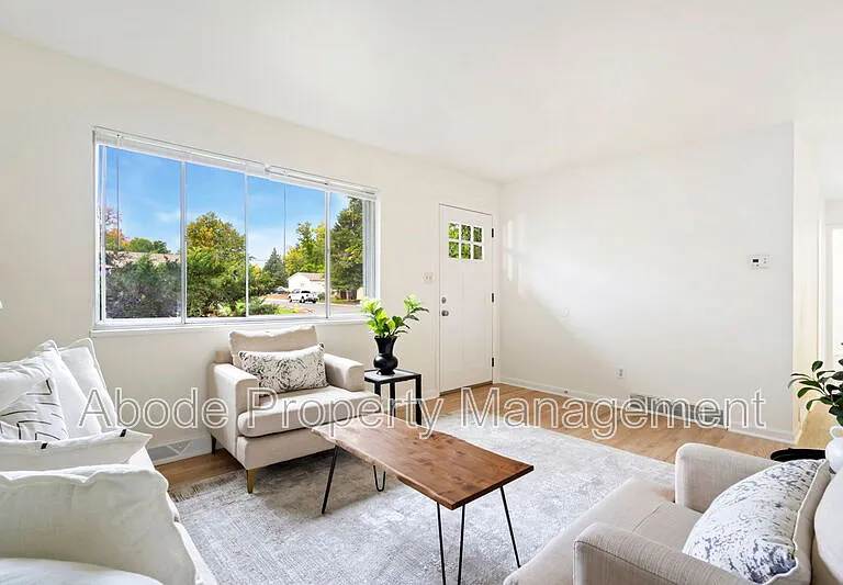 328 N Roosevelt Ave — Photo 5