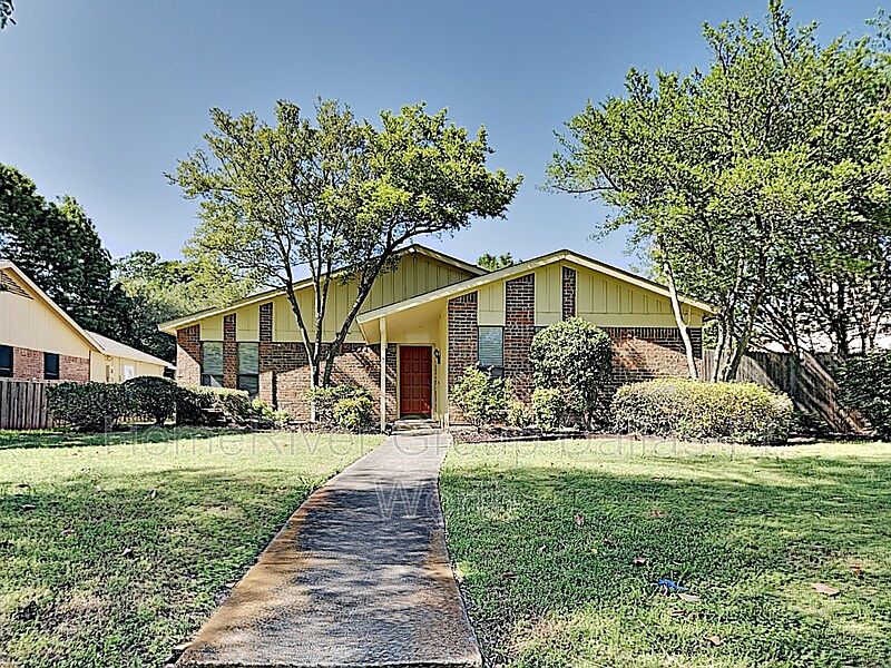 1st image of 3105 Charter Oak Dr