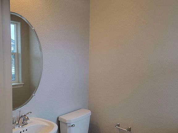 4th image of 5622 Olathe Ave