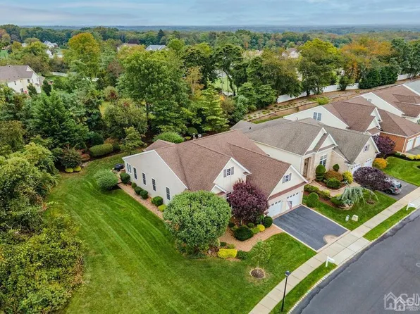 62 Turnberry Dr, Monroe Township, NJ 08831