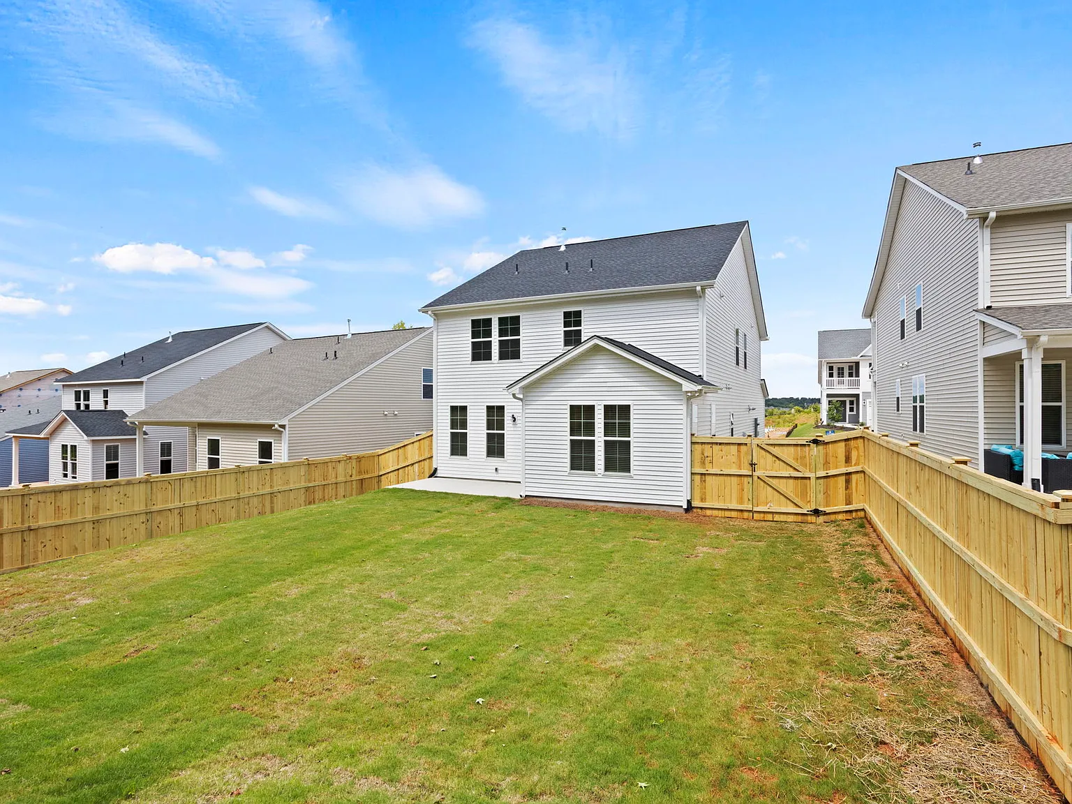 4 bed, 3.5 bath, 2465 sqft, $2,500 — Photo 4