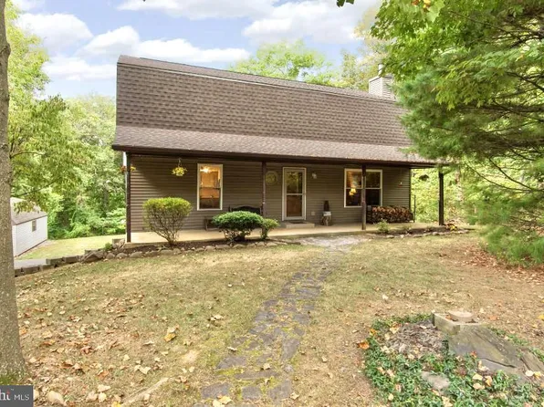 196 Chesley Dr, Falling Waters, WV 25419