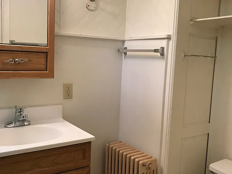 603 E Seneca St — Photo 8