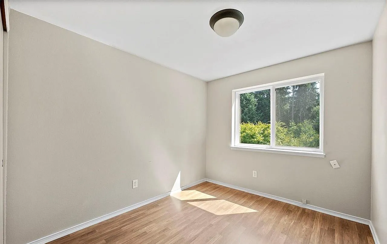 3 bed, 1200 sqft, $2,700 — Photo 3