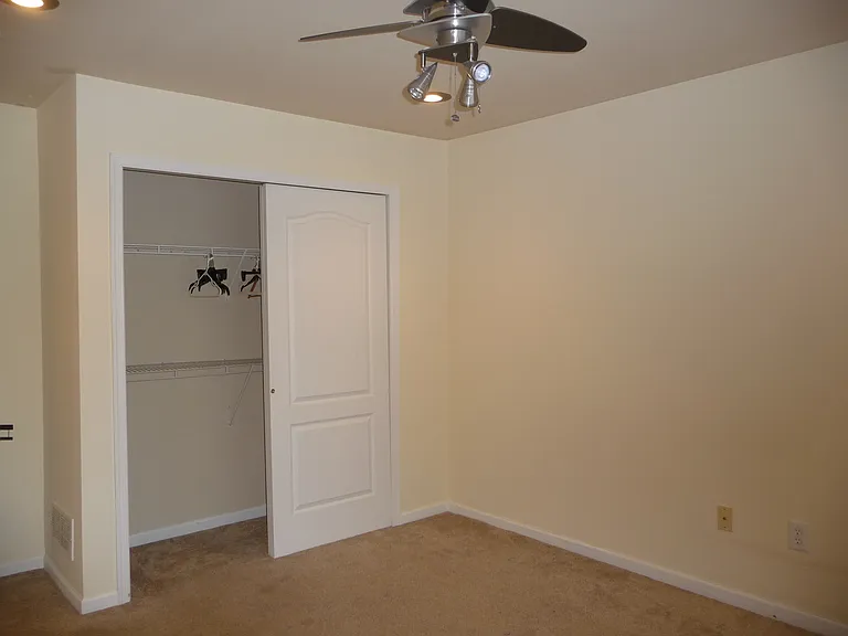 220 Roosevelt Dr — Photo 31