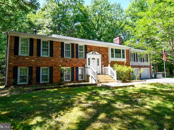 8870 Brook Dr, Waldorf, MD 20603