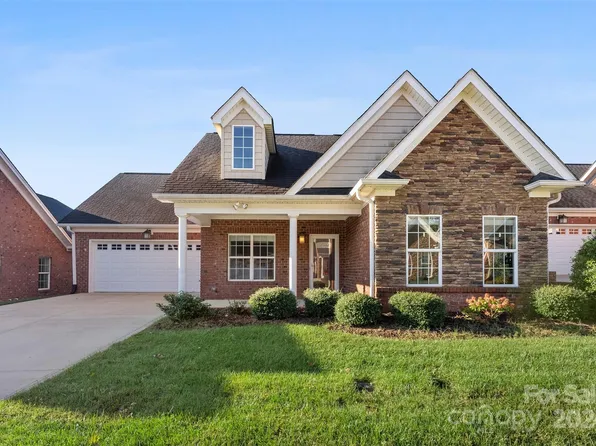 1008 Villas Dr, Stanley, NC 28164