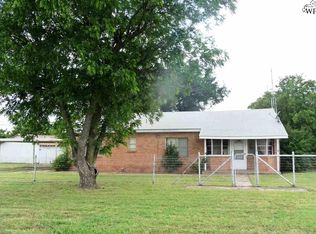 601 W Washington Ave, Iowa Park, TX 76367