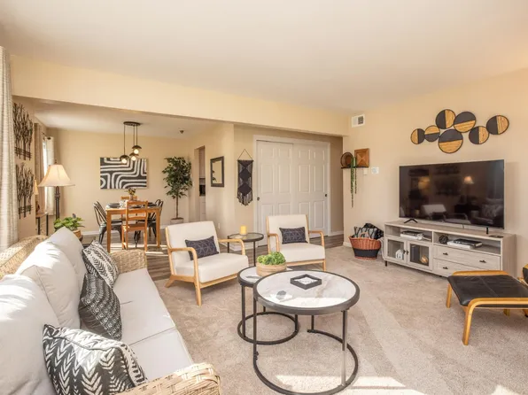 10640 N Ivy Ct, Mequon, WI