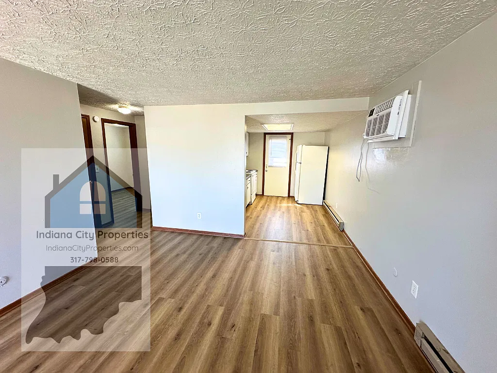 Home Avenue Apts - 579-3 — Photo 1