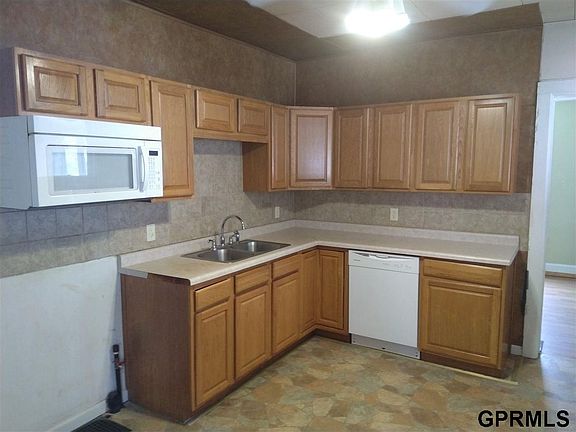 5th image of 706 W Military Ave