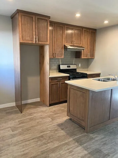499 N Los Robles Ave #4