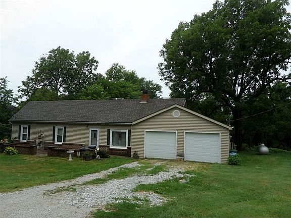 4th image of 7957 N Farm Road 127