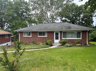 9732 Greenview Dr, Saint Louis, MO 63126