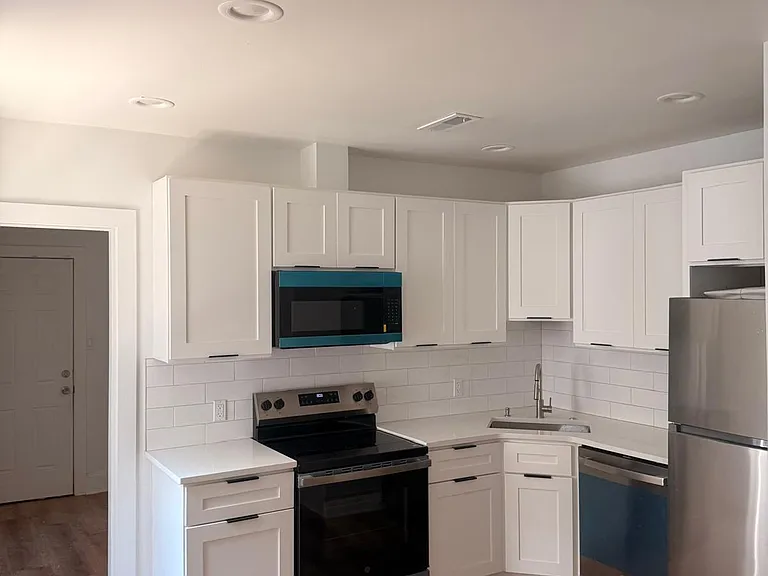 137 E Pleasant St — Photo 1