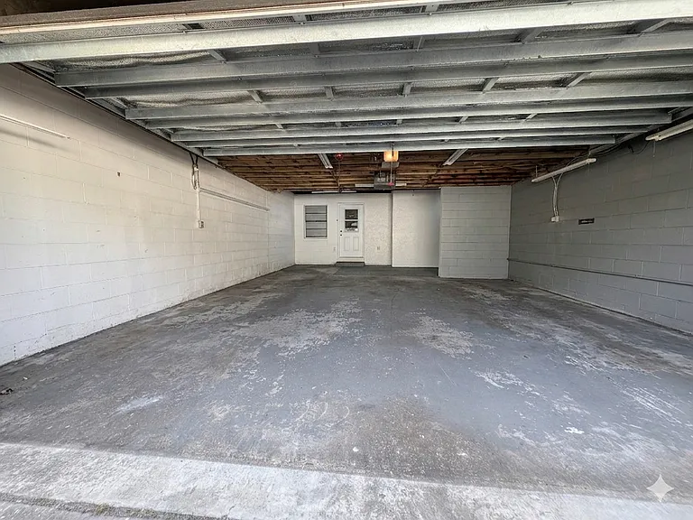 705 N Himes Ave — Photo 32