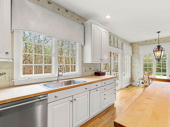 5th image of 65 Deerpath Rd