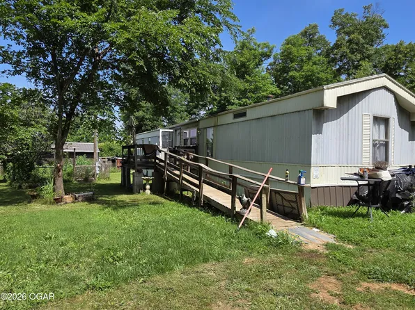 16686 Spruce Dr, Neosho, MO 64850