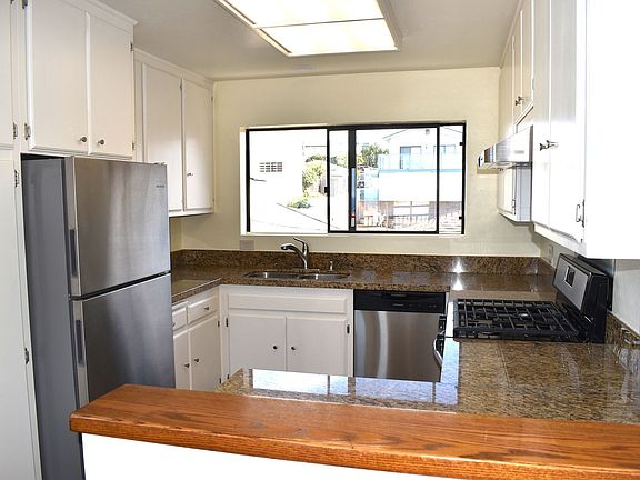 3rd image of 4554 Newport Ave