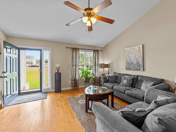 2nd image of 52 Freebird Ct