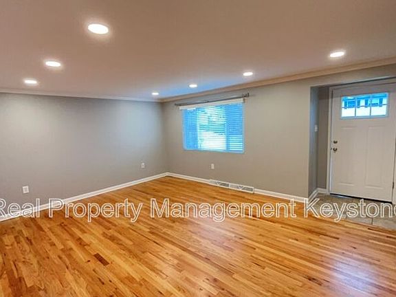 4th image of 575 Sautter Dr