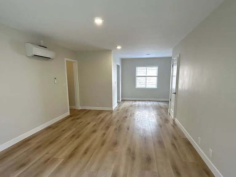 239 S Madison Ave — Photo 4