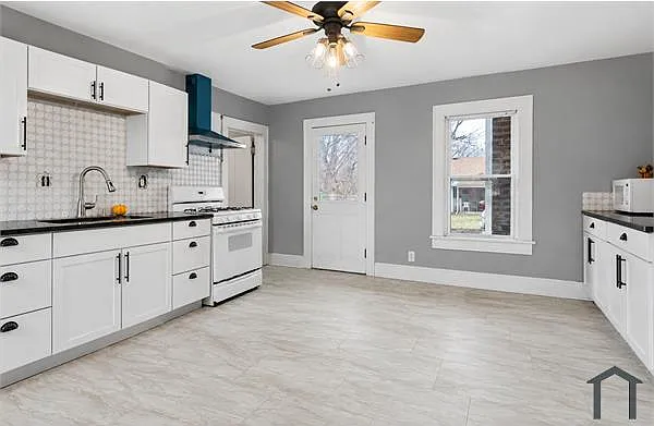 1404 Benton St — Photo 4