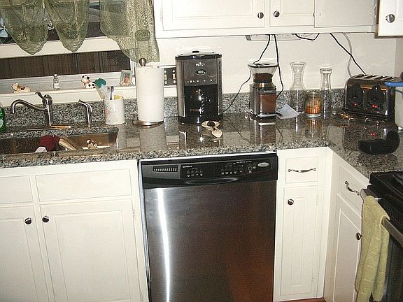 New Kitchen Countertops & SS Appliances 