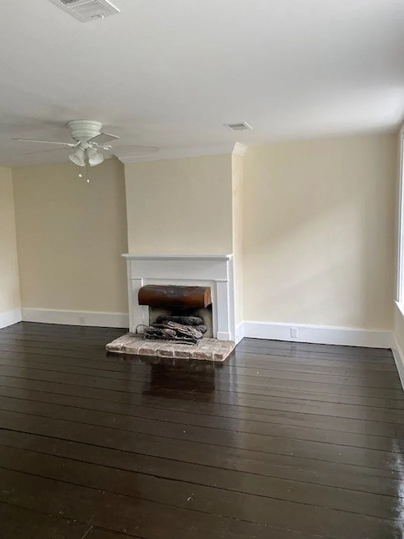 118 E. Harris St. — Photo 2
