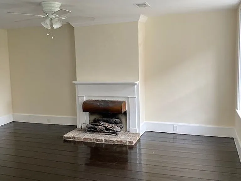 118 E Harris St — Photo 2
