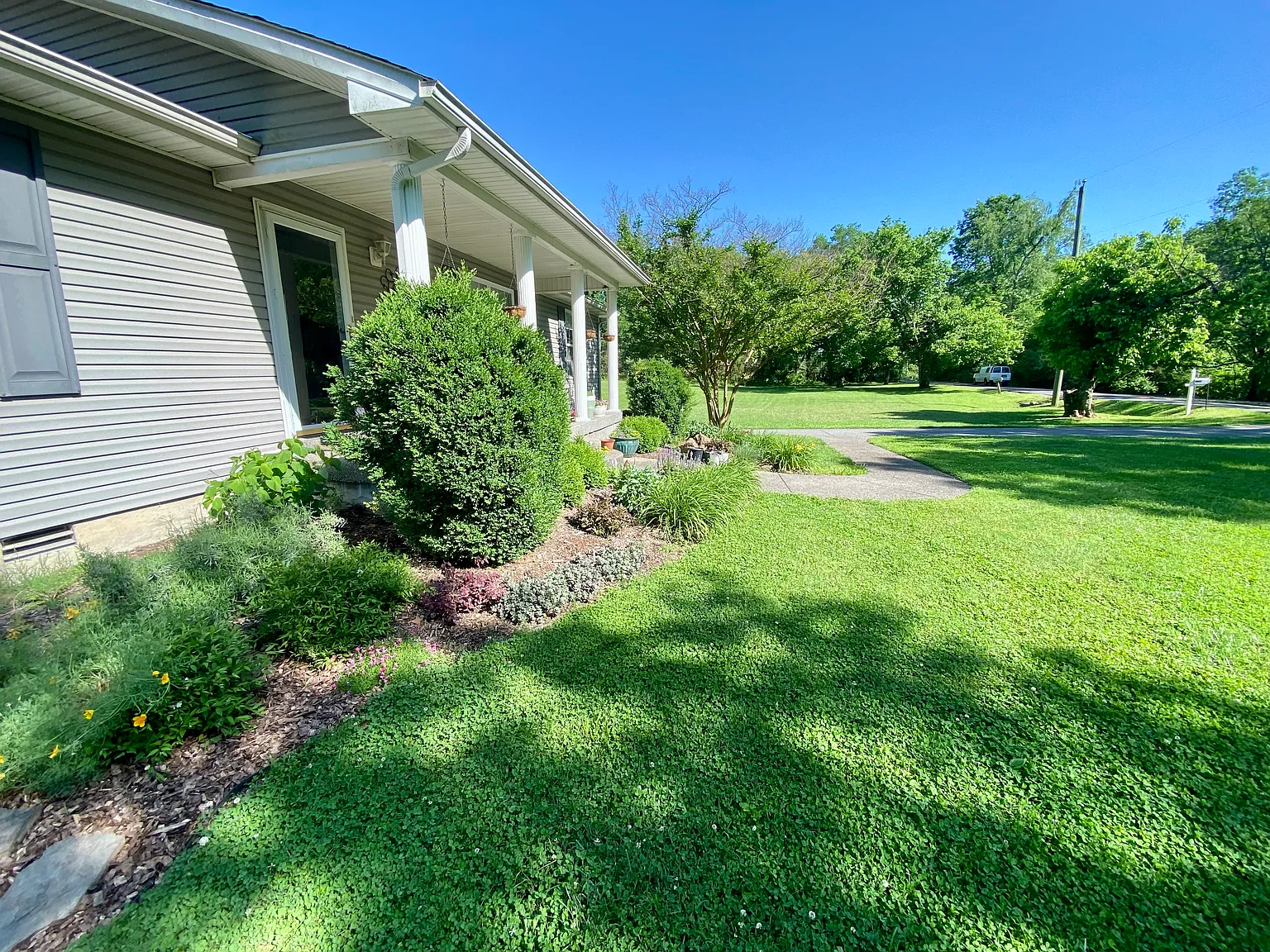 4 bed, 1600 sqft, $2,459 — Photo 2
