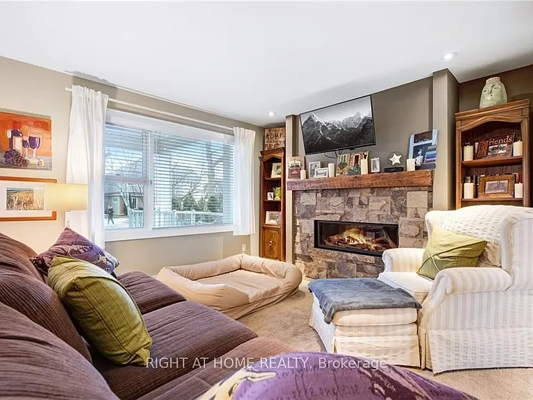 529 Simcoe St — Photo 11