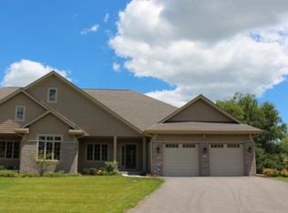 7257 W Heron Pond Dr, Mequon, WI 53092