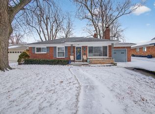 20924 Bon Brae St, Saint Clair Shores, MI 48081