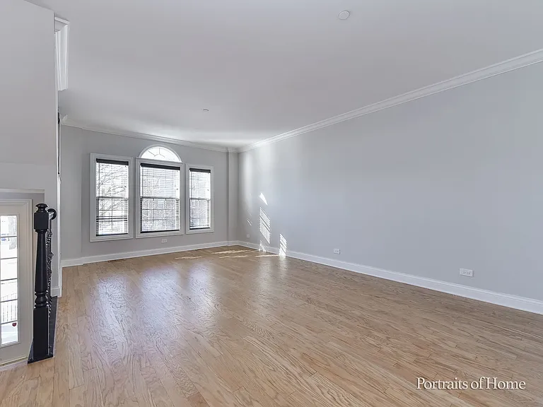 850 Shandrew Dr — Photo 4